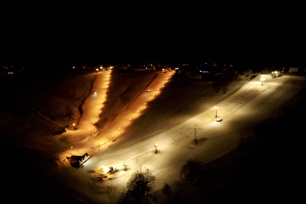 منتجع UFO للتزلج في بولندا، يقع في جبال تاترا