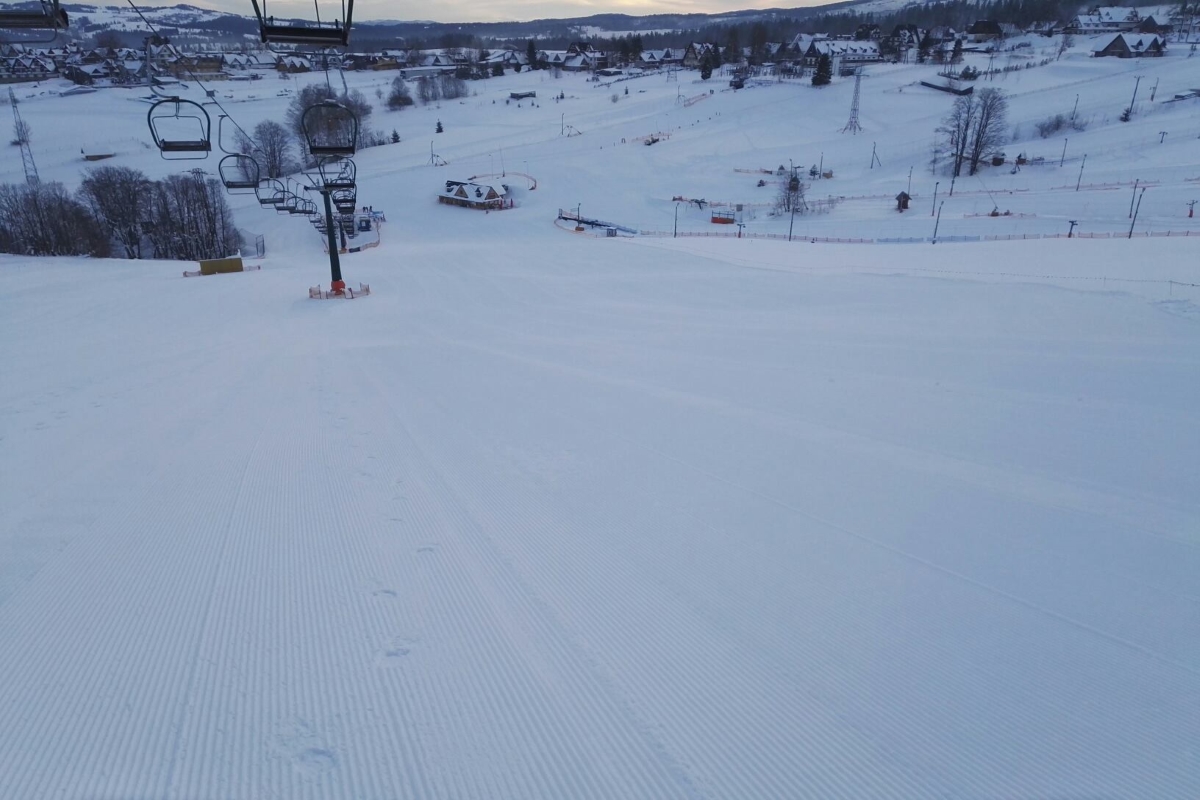 منتجع UFO للتزلج في بولندا، يقع في جبال تاترا