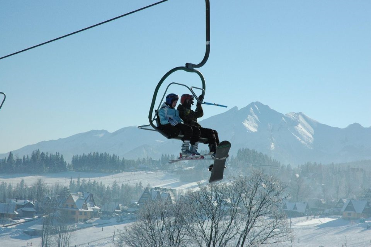 منتجع UFO للتزلج في بولندا، يقع في جبال تاترا